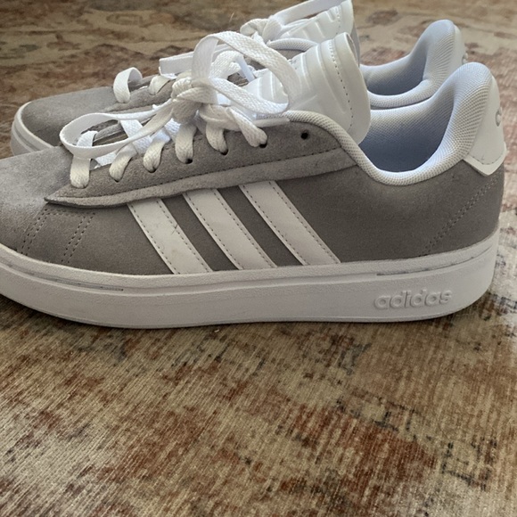 ADIDAS shoes - Picture 5 of 6